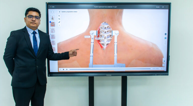 COORDINADOR DE NUEVO PROGRAMA ACADÉMICO DE NORBERT WIENER DESTACA EL ROL FUNDAMENTAL DE LA INGENIERÍA BIOMÉDICA EN EL CAMPO DE LA SALUD
