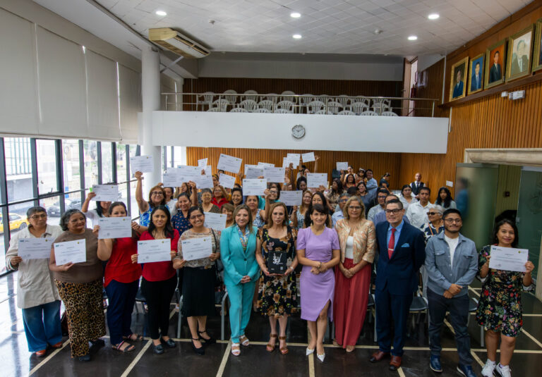 PRESIDENTE EJECUTIVA DE LA UNIVERSIDAD NORBERT WIENER Y ALCALDESA DE LINCE CLAUSURARON TERCER CURSO DE CAPACITACIÓN PARA MUJERES EMPRENDEDORAS