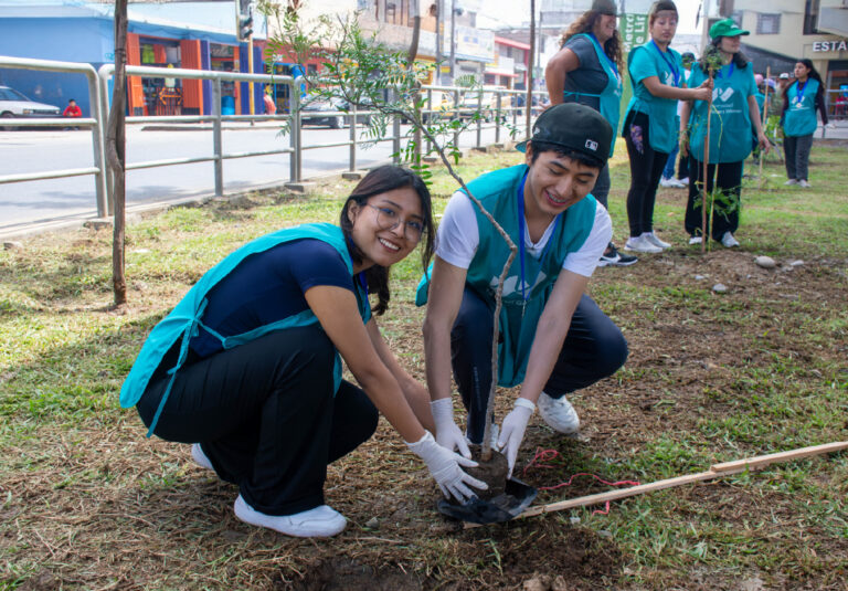 UNIVERSIDAD NORBERT WIENER PARTICIPÓ EN CAMPAÑA DE ARBORIZACIÓN PROMOVIDA POR LA MUNICIPALIDAD DE LA VICTORIA Y EL PROGRAMA DE VOLUNTARIADO CIUDADANO DEL CONGRESO DE LA REPÚBLICA
