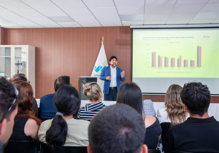 INVESTIGADOR Y ANALISTA POLÍTICO CARLOS MELÉNDEZ OFRECIÓ MASTERCLASS SOBRE LOS RESULTADOS ELECTORALES 2026 EN LA UNIVERSIDAD NORBERT WIENER