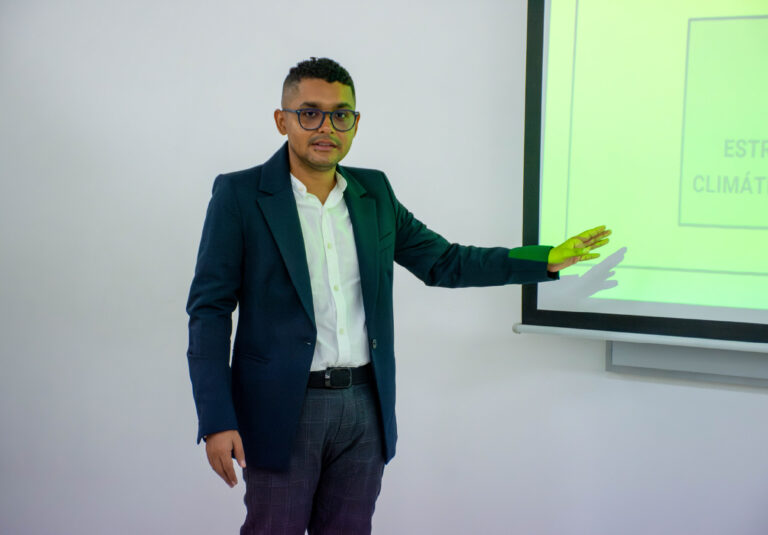 DOCENTE INVESTIGADOR DE LA UNIVERSIDAD DEL SINÚ (COLOMBIA) DICTÓ CLASE MAGISTRAL EN LA UNIVERSIDAD NORBERT WIENER