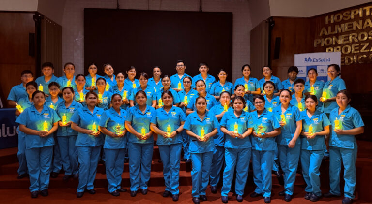 INTERNOS DE ENFERMERÍA DE LA UNIVERSIDAD NORBERT WIENER PARTICIPARON EN TRADICIONAL CEREMONIA DE CAMBIO DE UNIFORME
