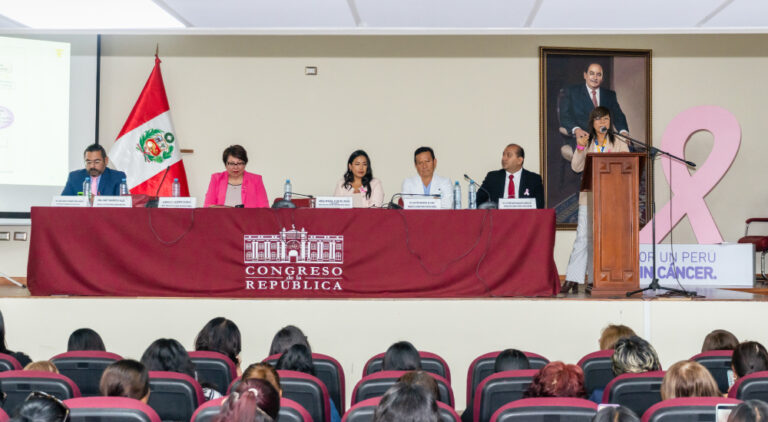 NUTRICIÓN Y CÁNCER EN LA AGENDA LEGISLATIVA: UNIVERSIDAD NORBERT WIENER PRESENTE EN SIMPOSIO ORGANIZADO POR EL CONGRESO DE LA REPÚBLICA